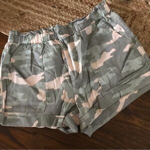 ▪️aerie Camo Shorts